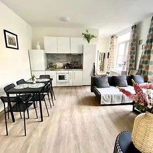 https://arnot-apartments-zoo-area.hotelsantwerp.net